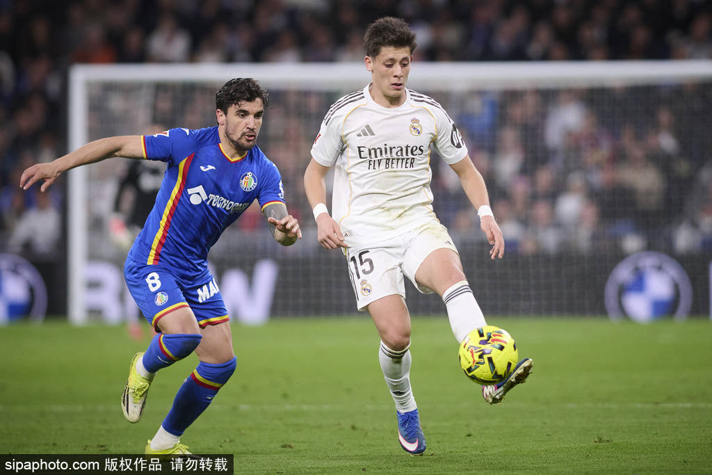 西甲-小熊失单刀两队补时各一人染红 皇马0-1遭两连败